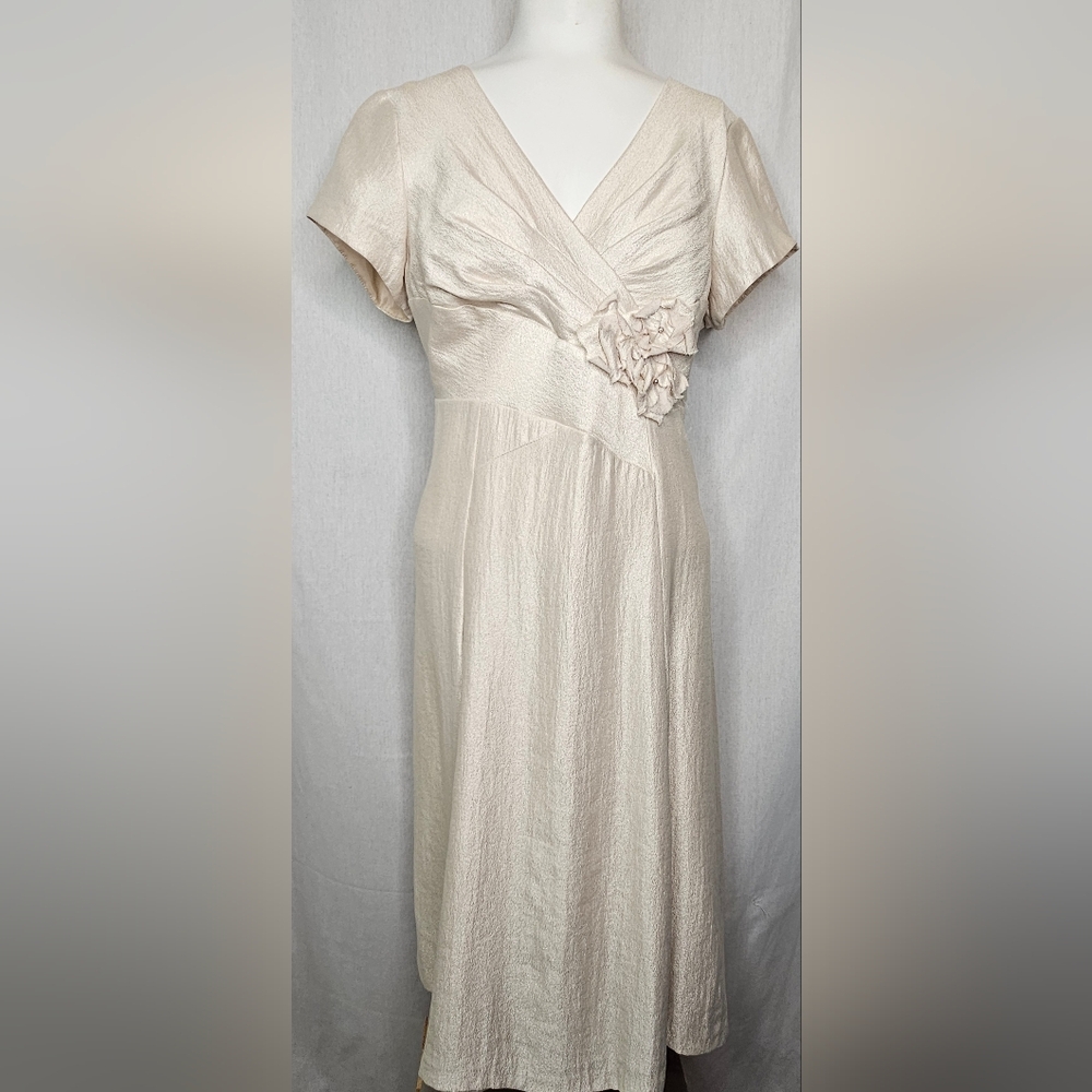 Robbie Bee Signature Cream Formal Wedding Guest Dress‎ with Floral Details 10